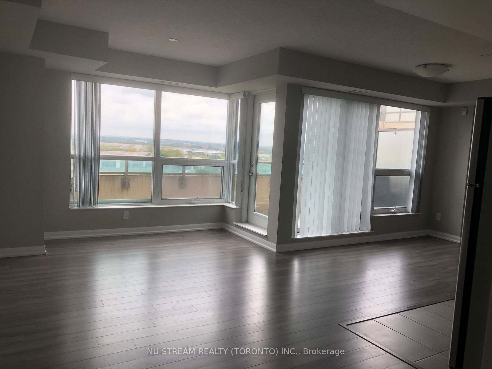 75 Norman Bethune Ave, unit 922 for rent