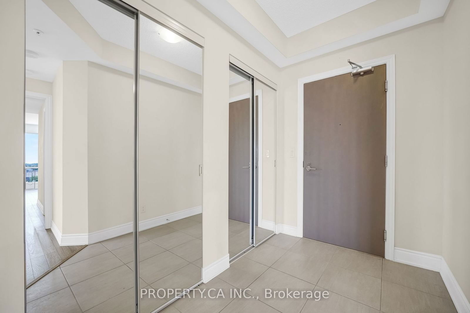 9088 Yonge St, unit 808 for sale