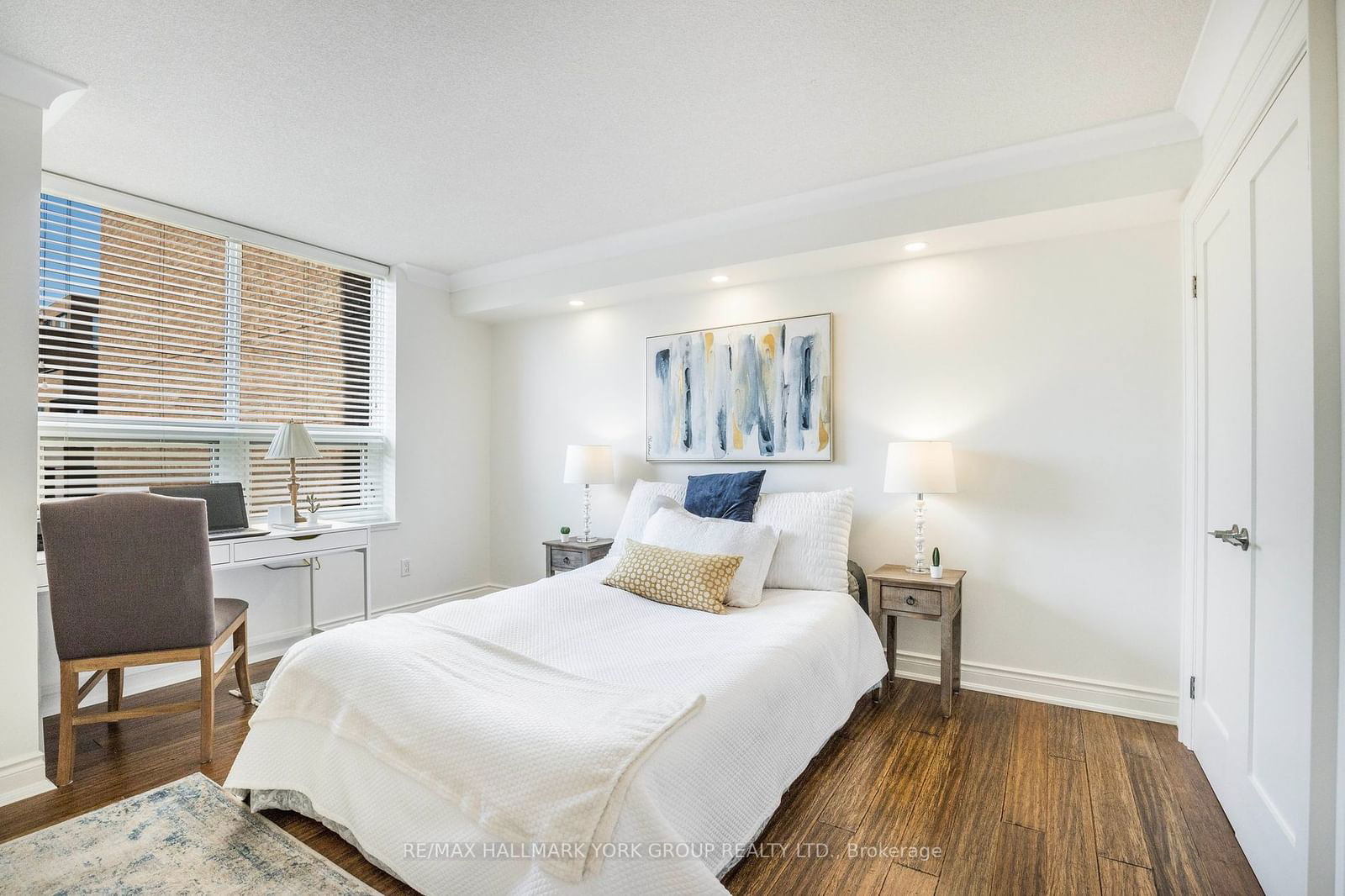 14924 Yonge St, unit 205 for sale