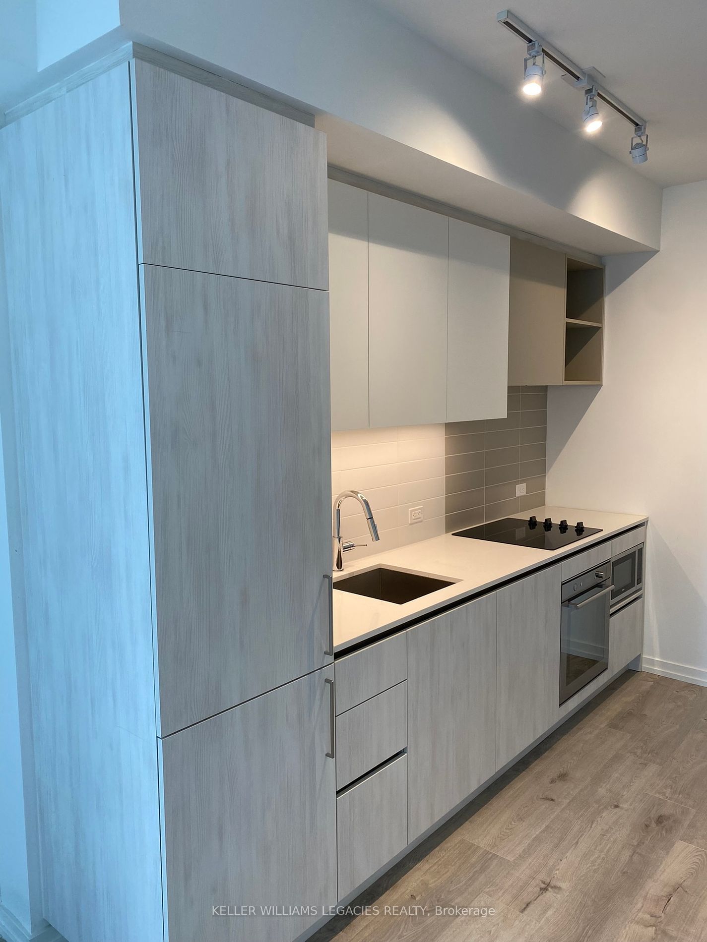 7890 Jane St, unit 2810 for rent