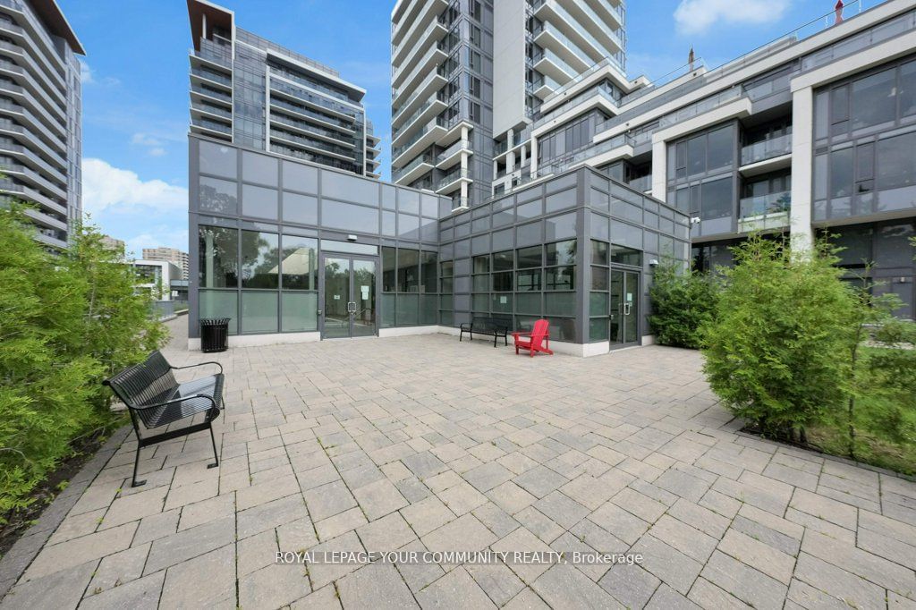 9600 Yonge St, unit 711B for sale