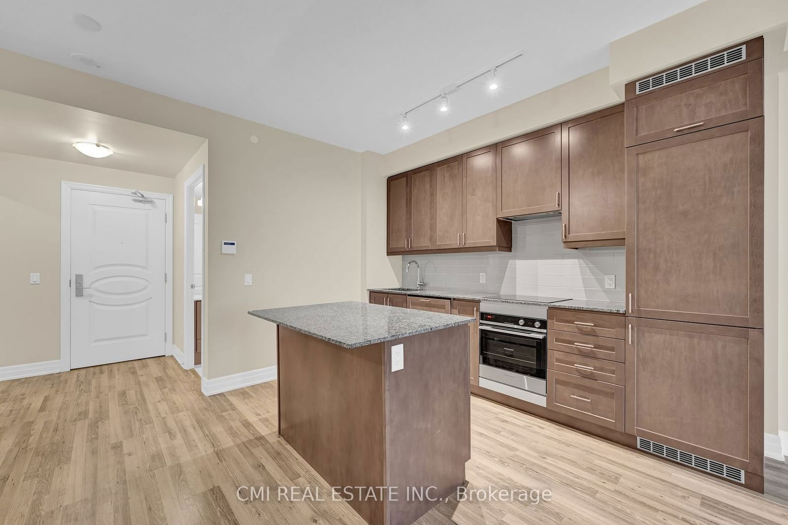 9075 Jane St, unit 407 for sale