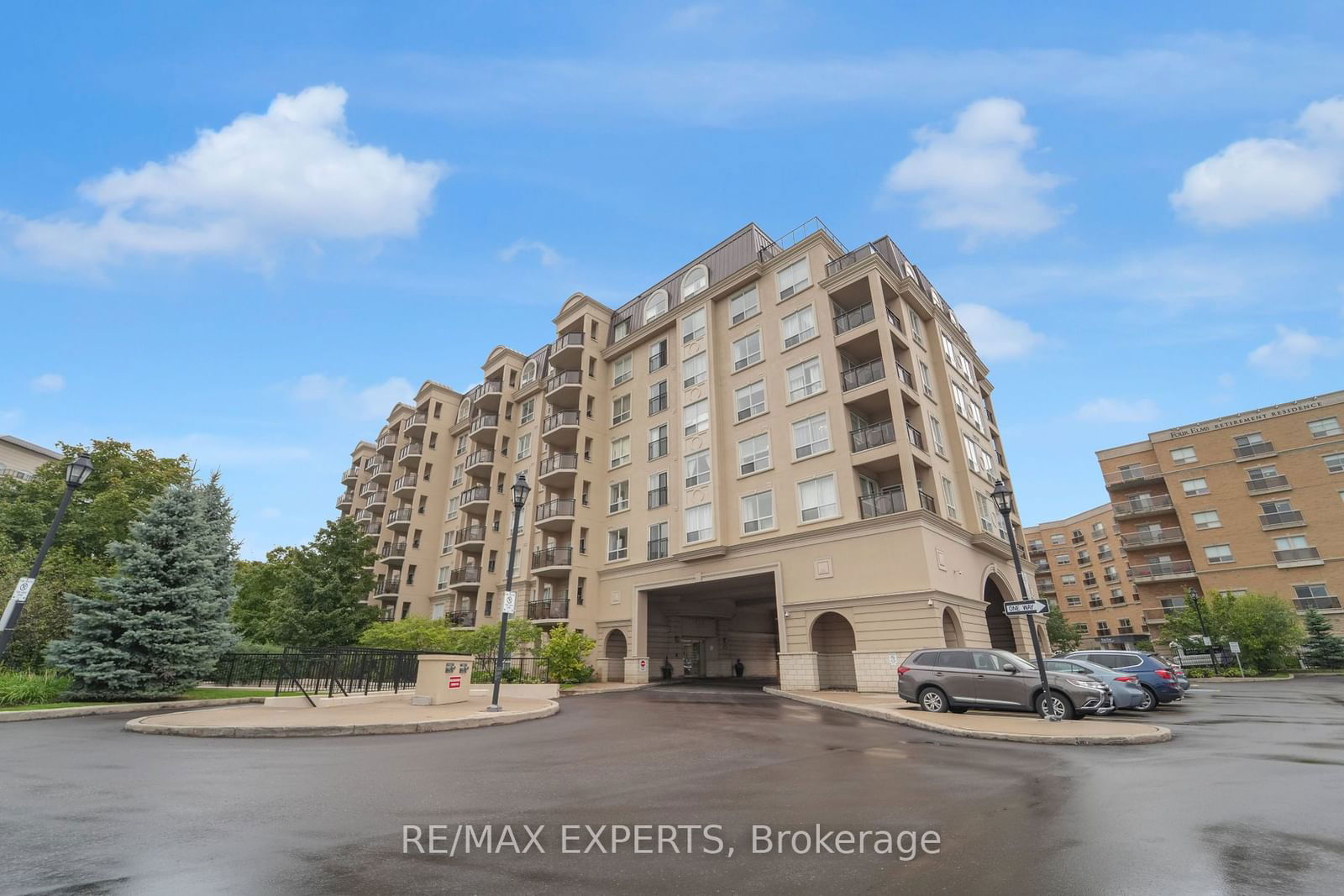 1 Maison Parc Crt, unit 402 for sale