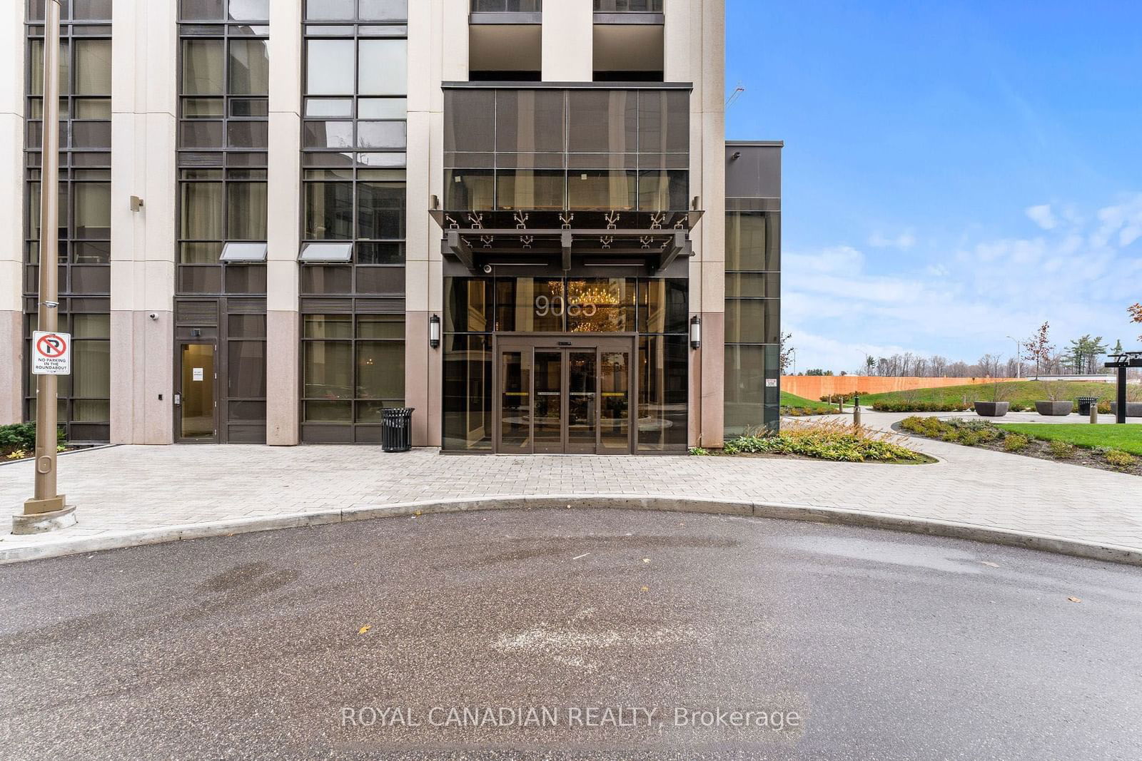 9085 Jane St, unit 1007 for sale