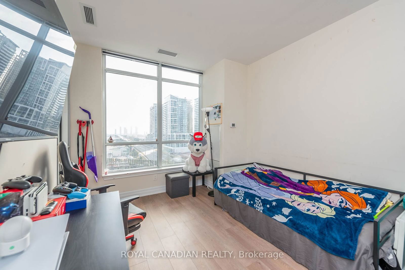 9085 Jane St, unit 1007 for sale