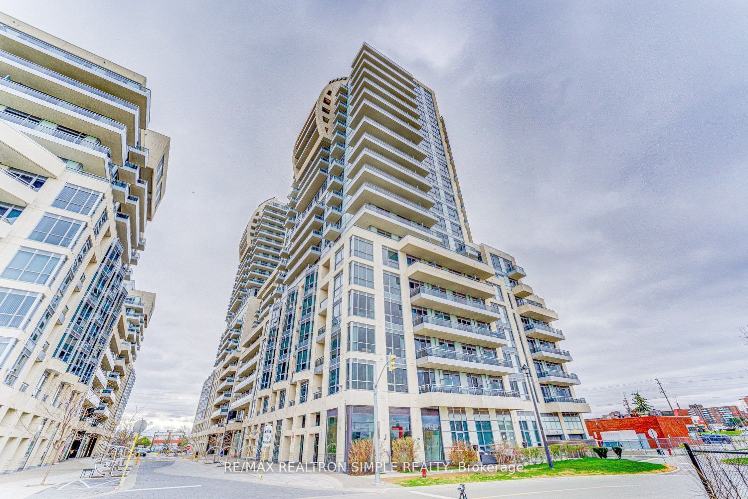 9205 Yonge St, unit 311 for rent