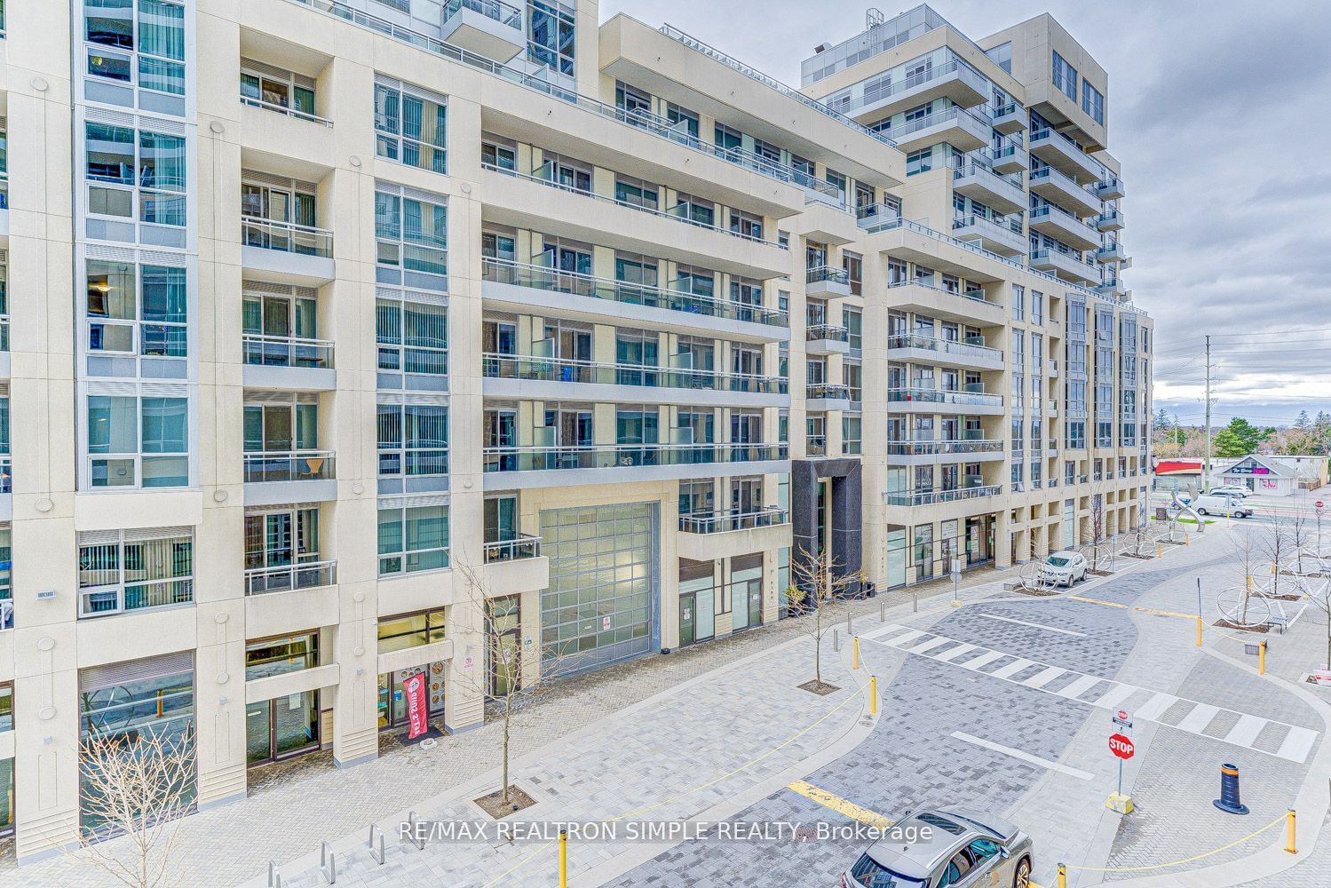 9205 Yonge St, unit 311 for rent