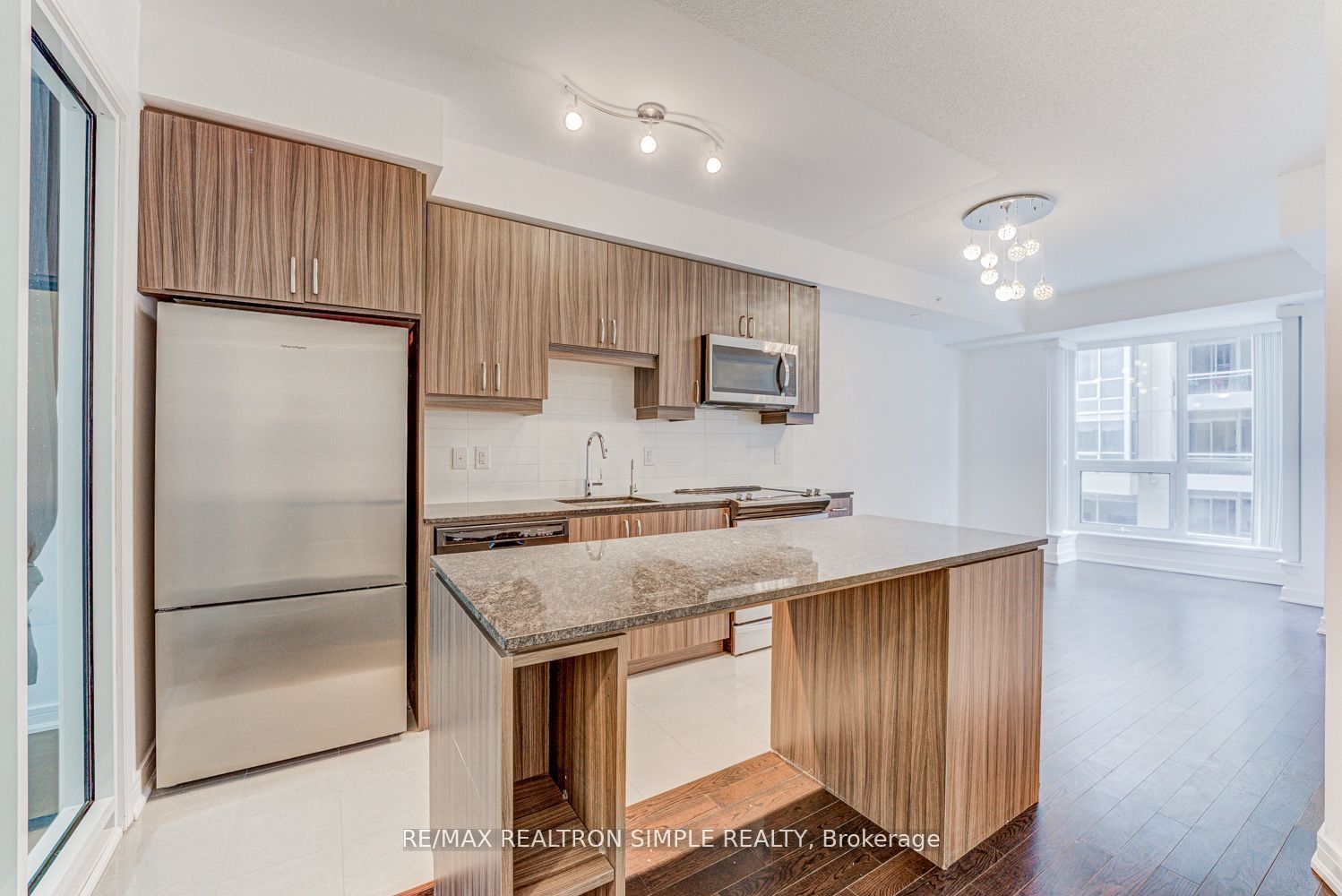 9205 Yonge St, unit 311 for rent