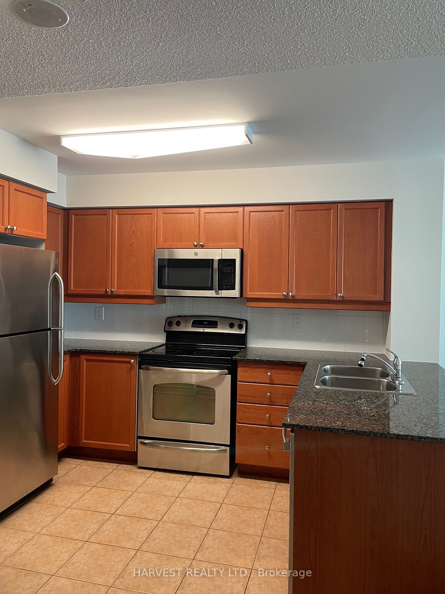 185 Oneida Cres, unit 809 for rent