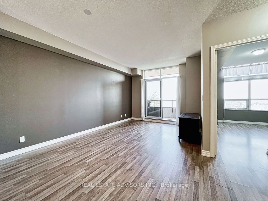 9225 Jane St, unit 1211 for sale