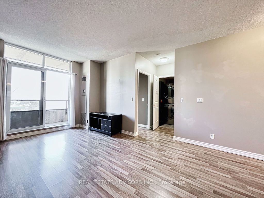 9225 Jane St, unit 1211 for sale