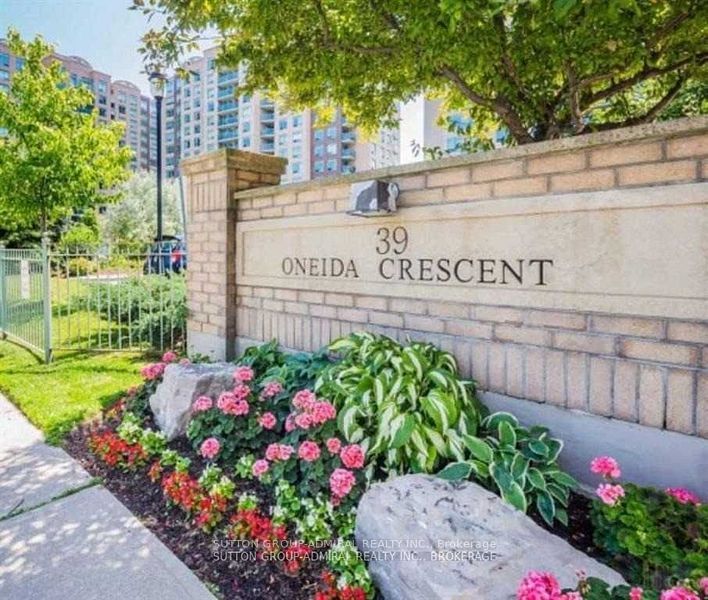 39 Oneida Cres, unit 902 for rent