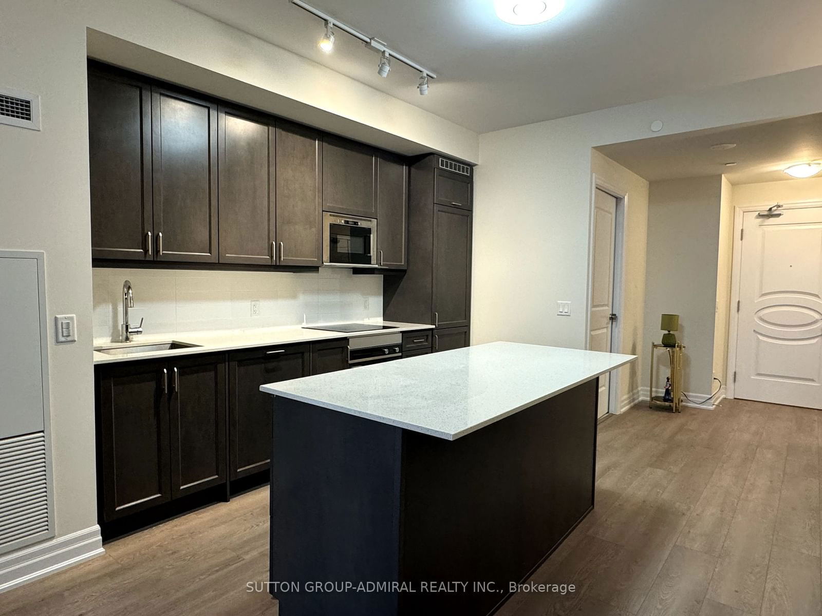 9075 Jane St, unit 1002 for rent