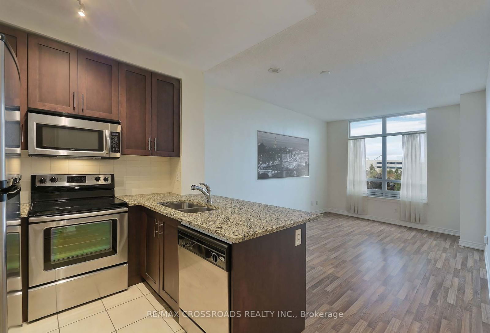 9245 Jane St, unit 302 for sale