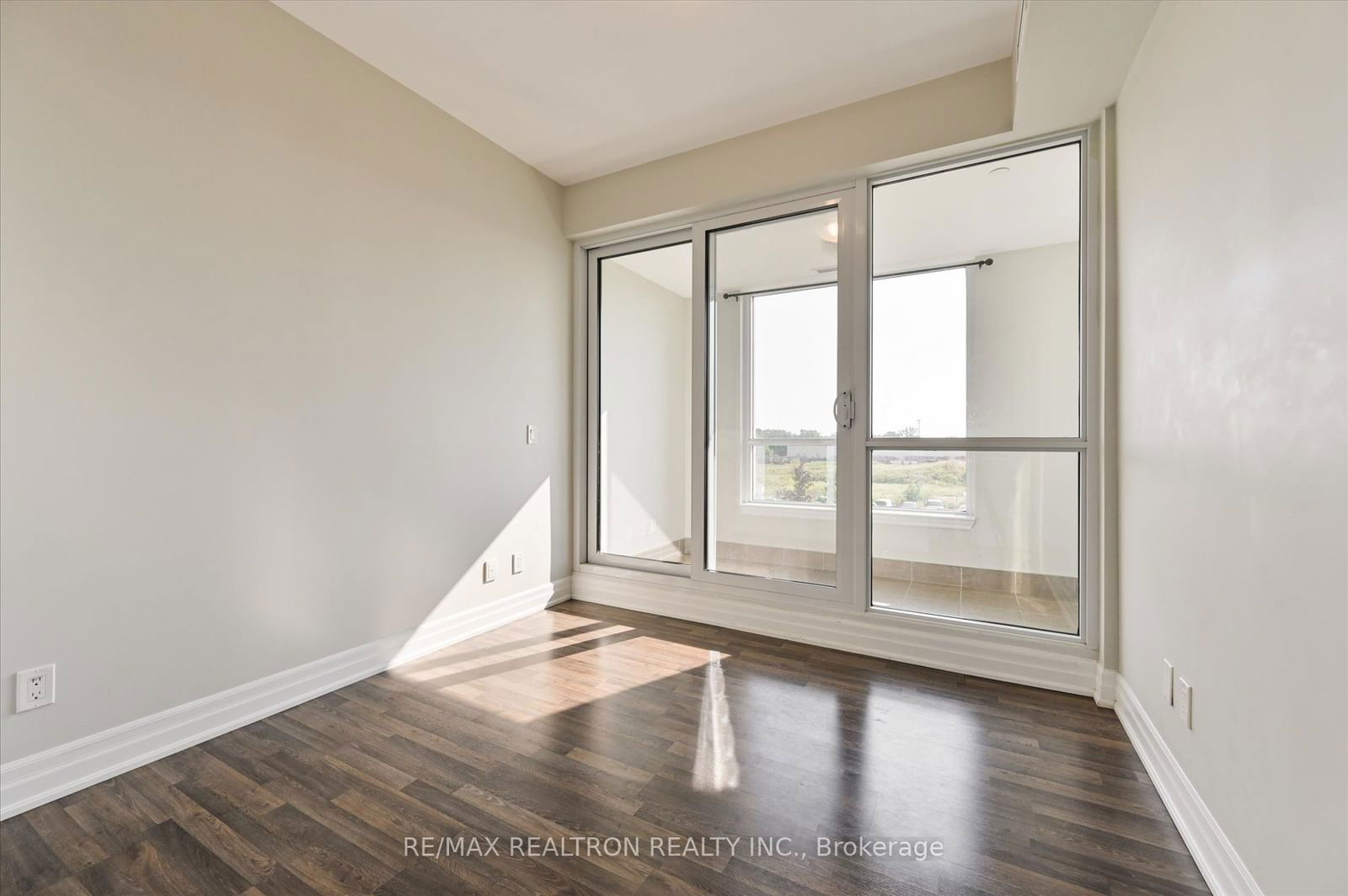 9085 Jane St, unit 304 for rent