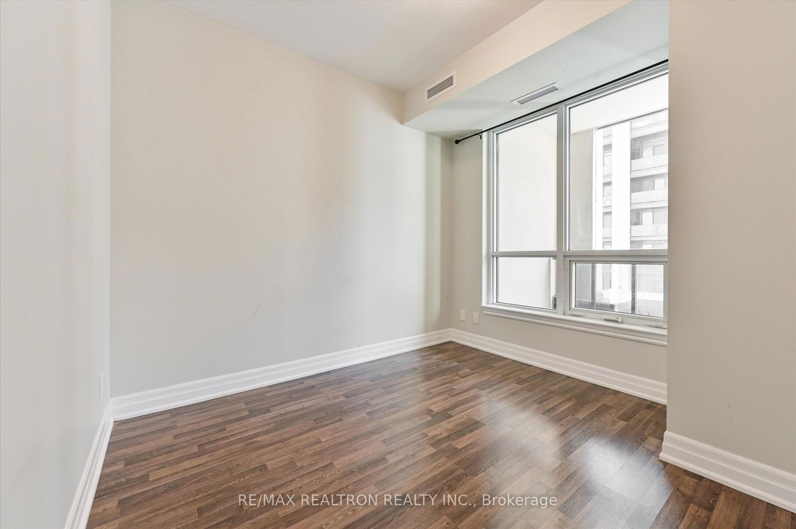 9085 Jane St, unit 304 for rent