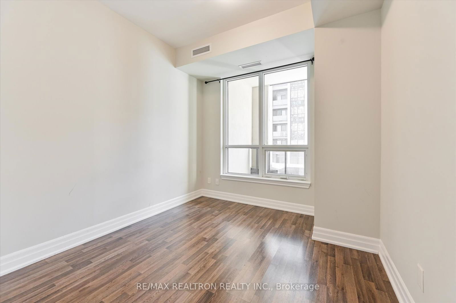 9085 Jane St, unit 304 for rent