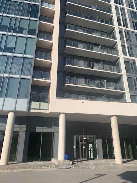 9618 Yonge St, unit 810 for rent