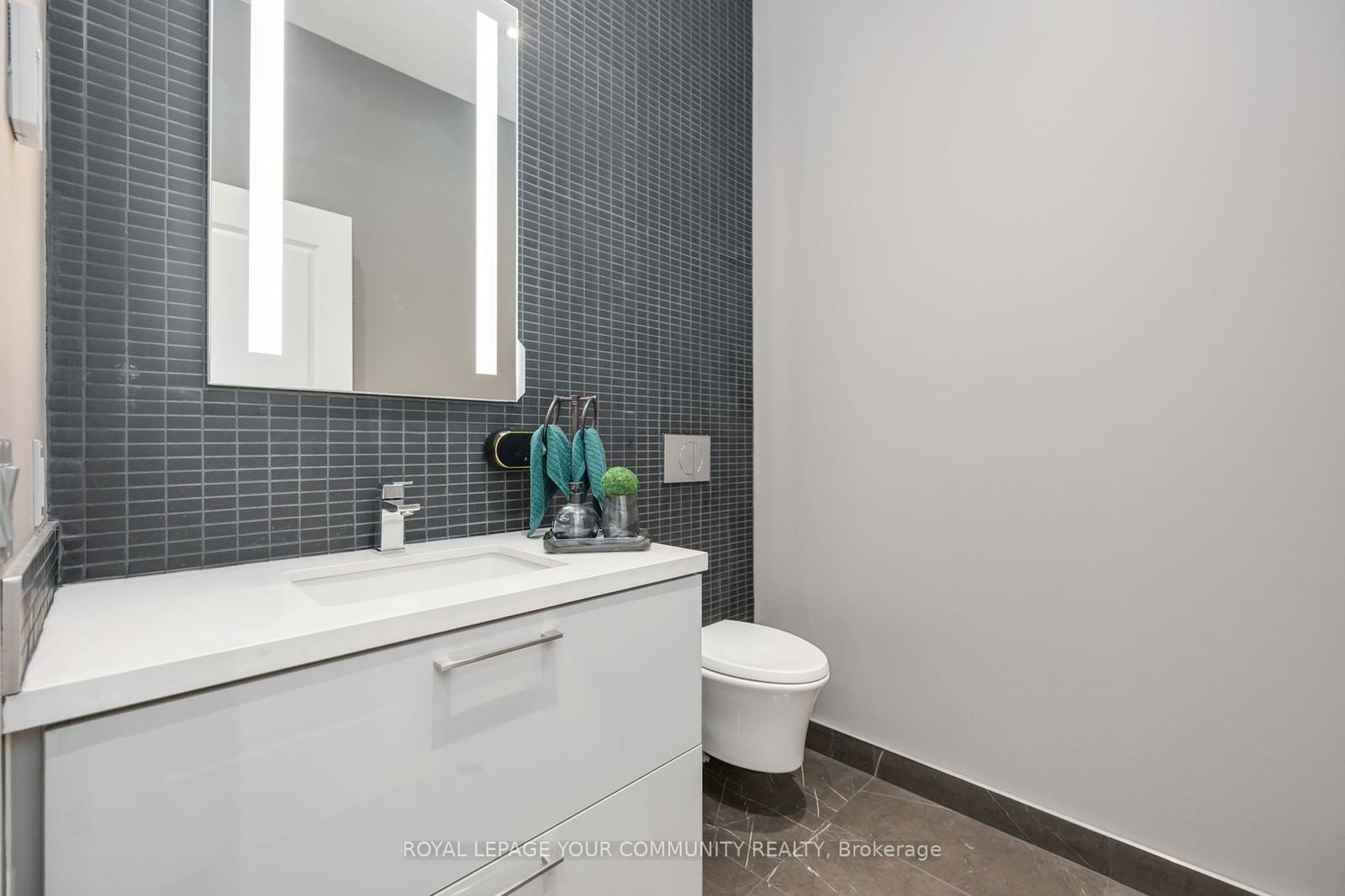 1 Grandview Ave, unit PH1 for sale