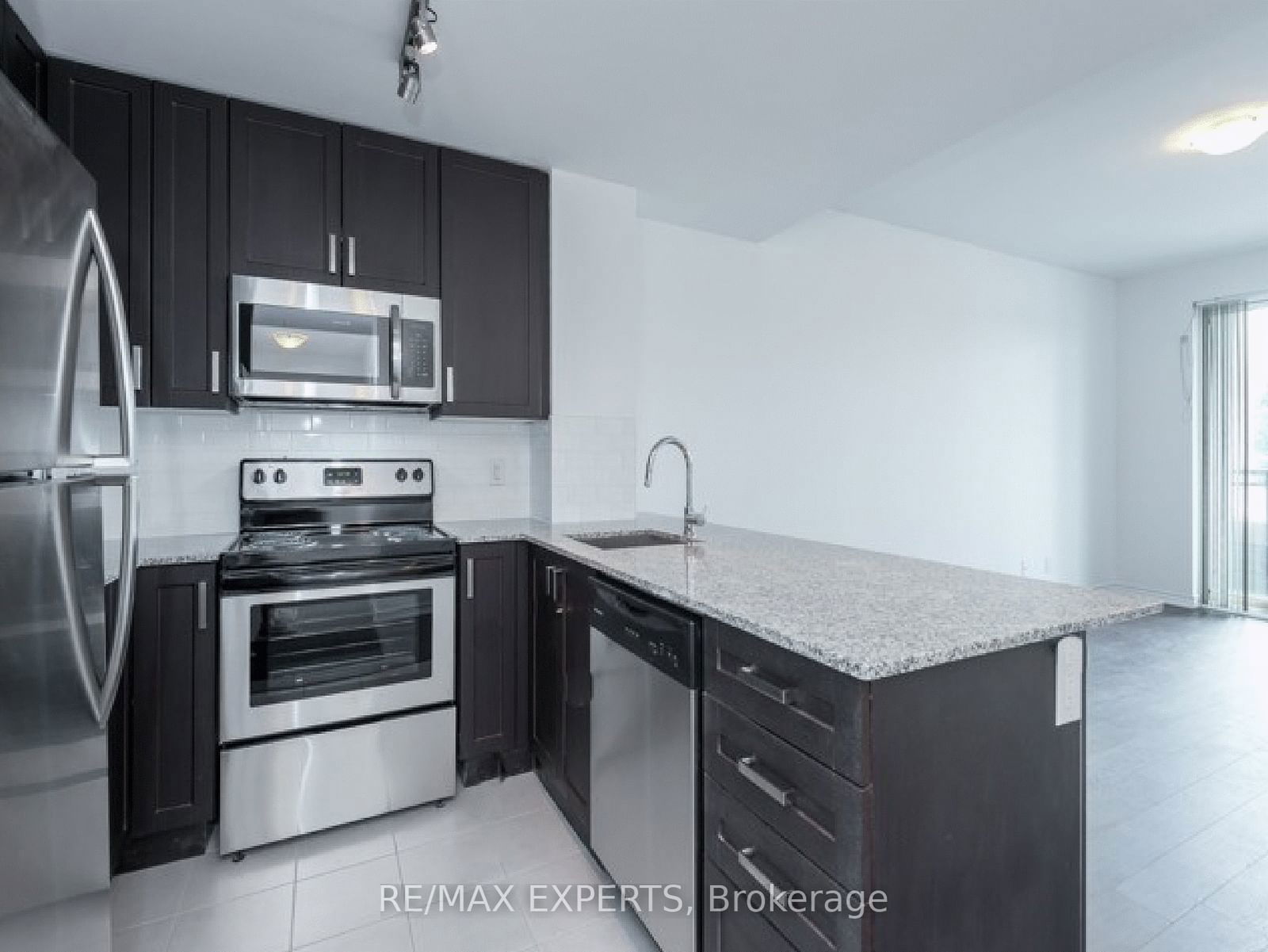 11611 Yonge St, unit 216 for rent