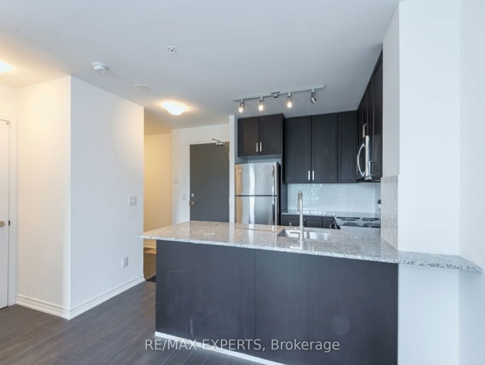 11611 Yonge St, unit 216 for rent