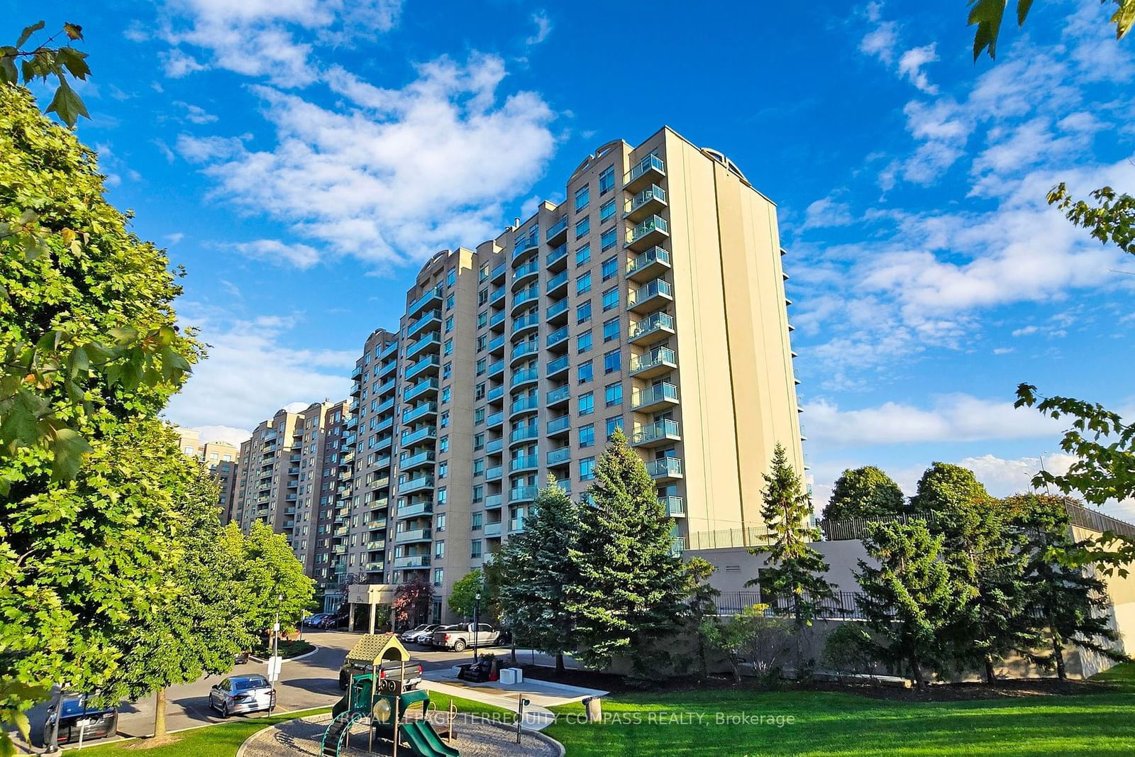 39 Oneida Cres, unit 702 for sale