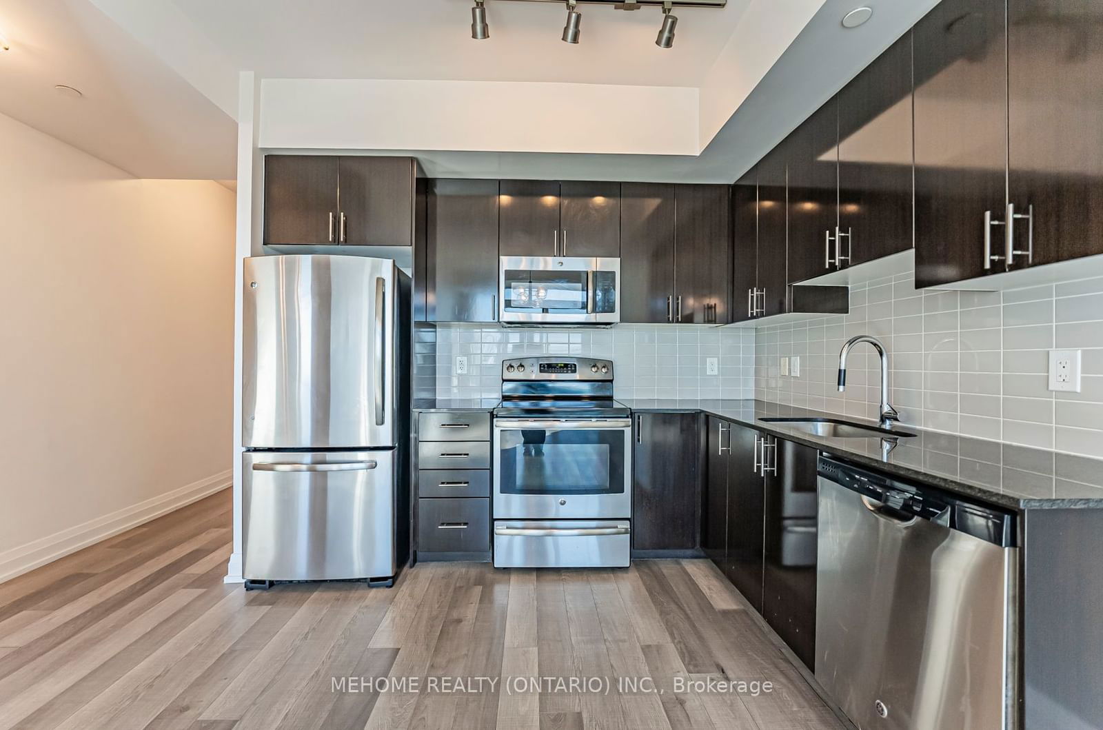 7165 Yonge St, unit 2208 for sale