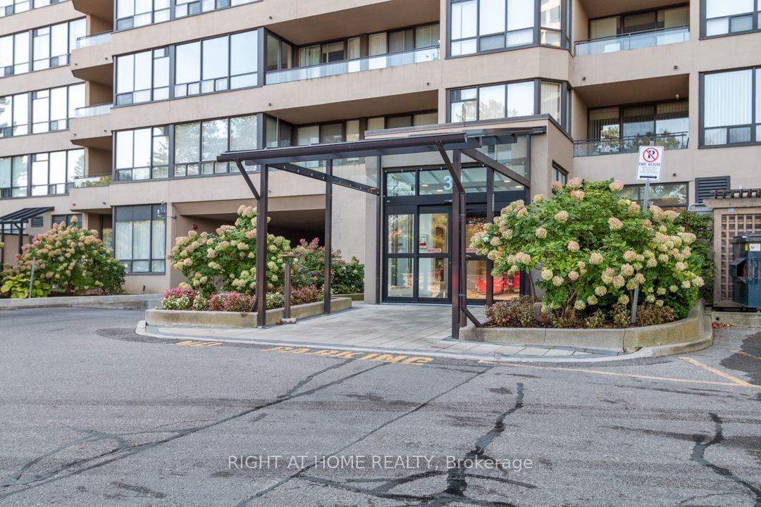 32 Clarissa Dr, unit 1528 for sale