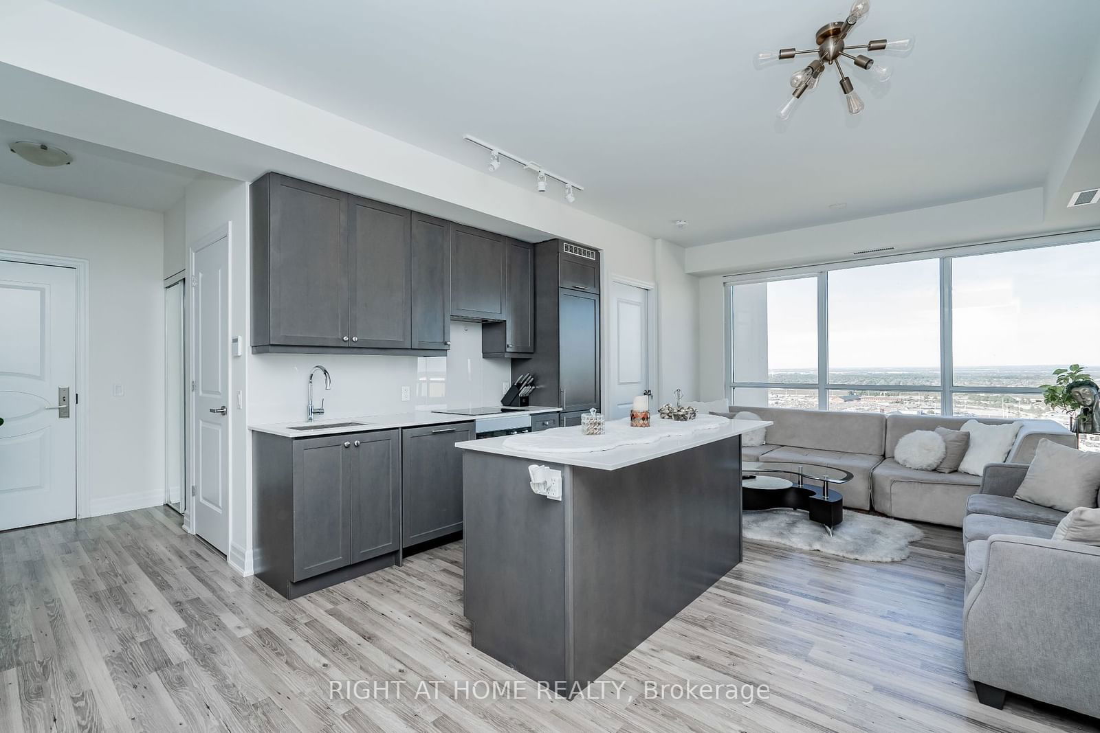 9075 Jane St, unit 2309 for sale