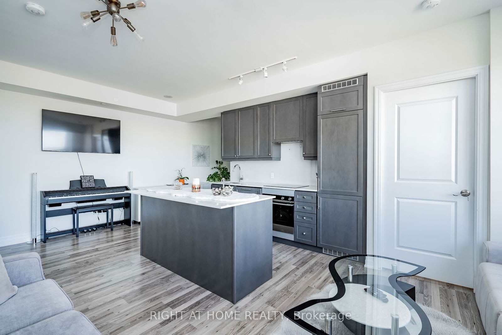 9075 Jane St, unit 2309 for sale