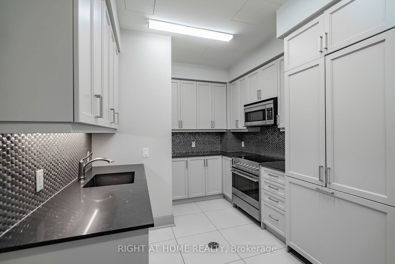 9075 Jane St, unit 2309 for sale