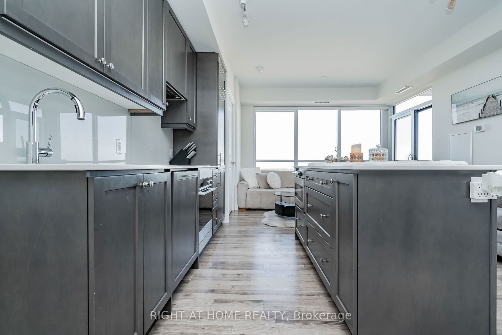 9075 Jane St, unit 2309 for sale