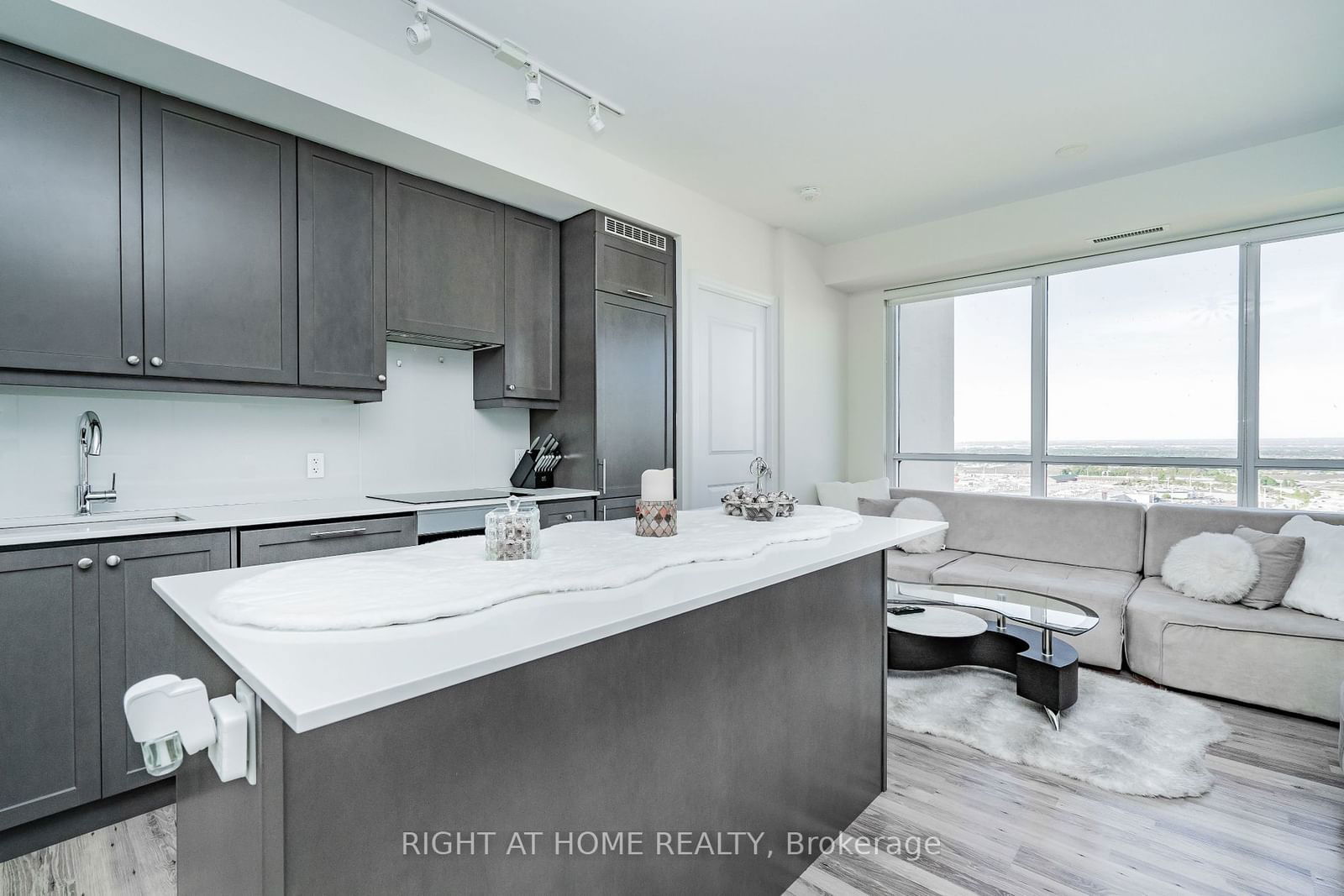 9075 Jane St, unit 2309 for sale