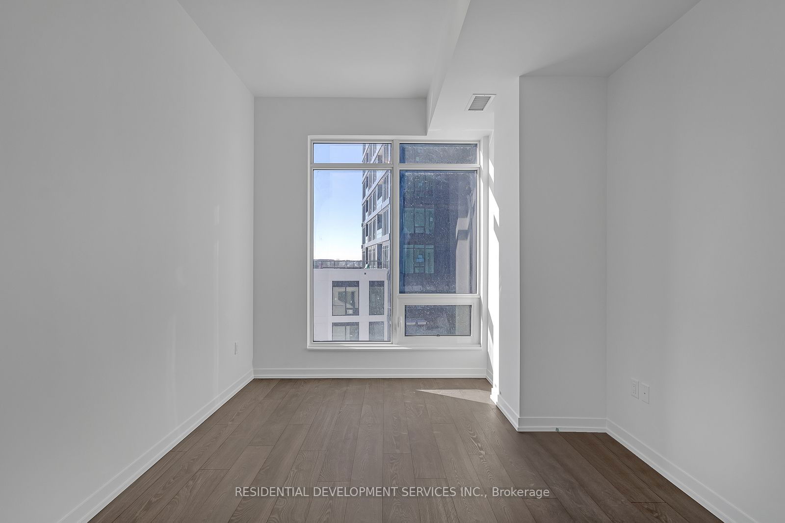 8868 Yonge St, unit 722E for rent