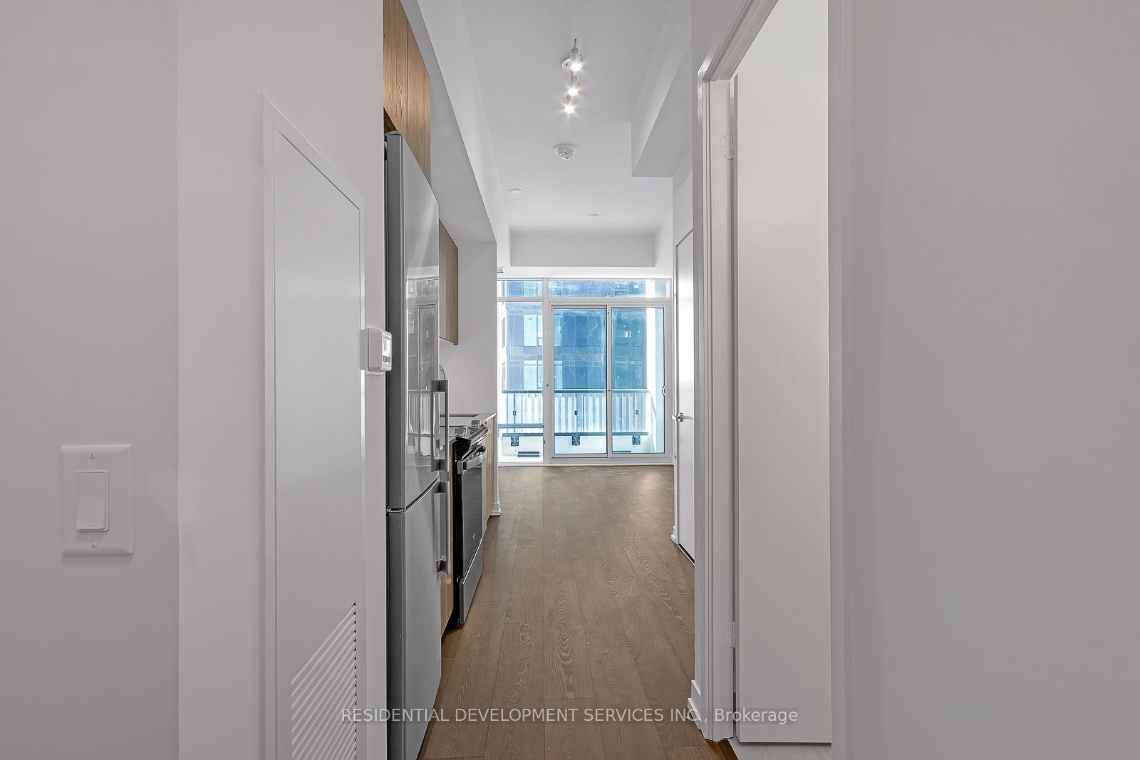 8868 Yonge St, unit 722E for rent