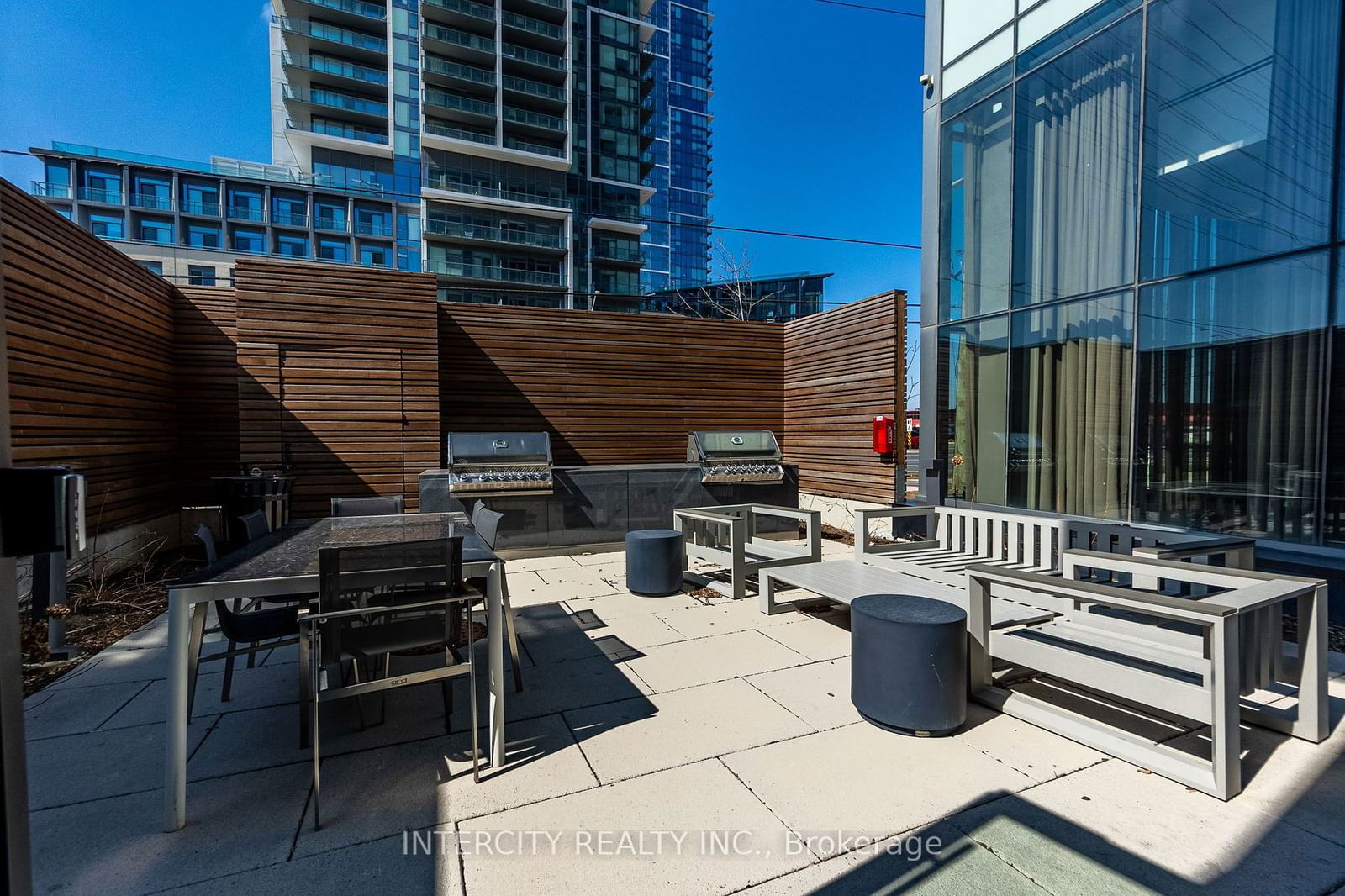 7895 Jane St, unit 2206 for sale