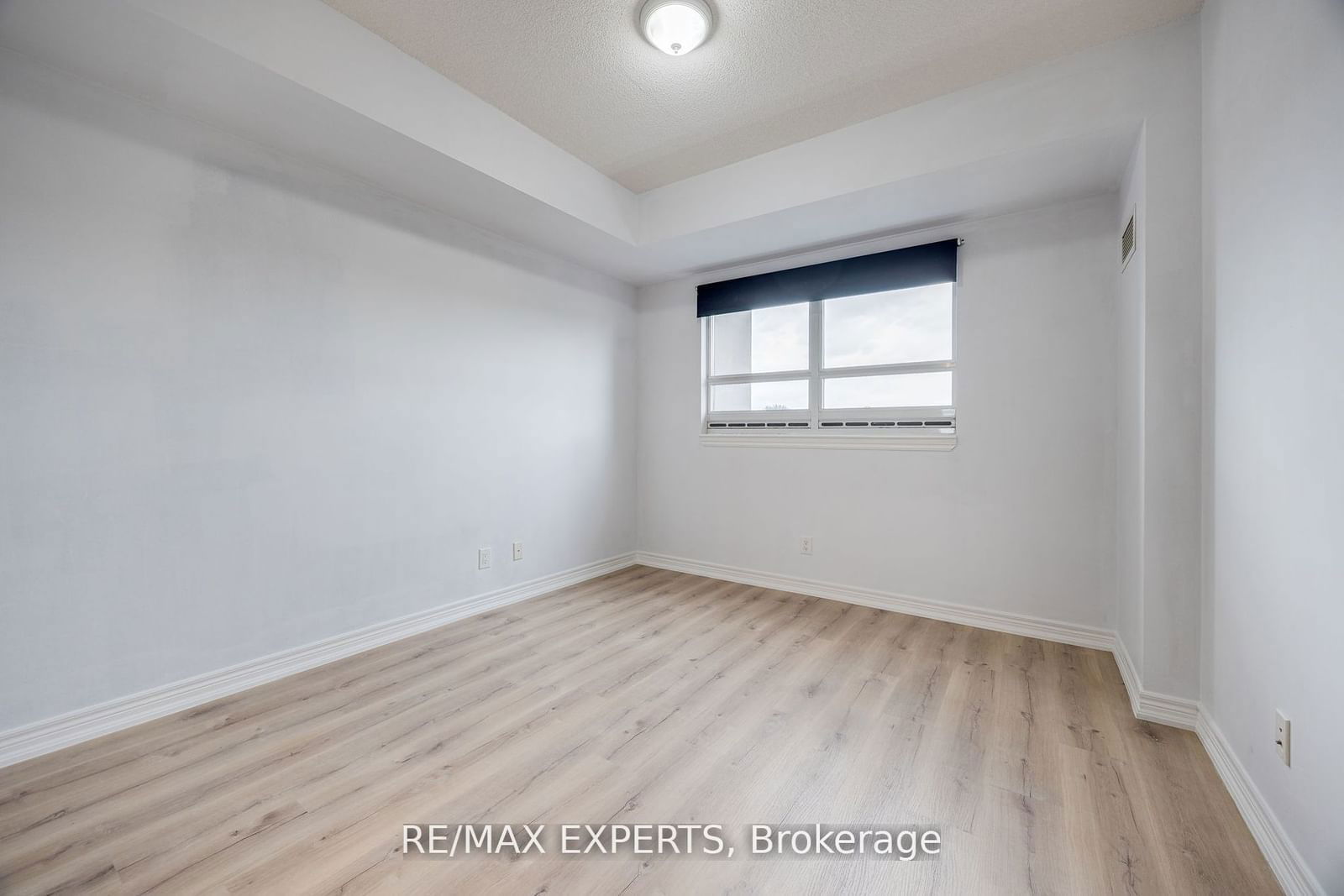 9245 Jane St, unit 414 for rent