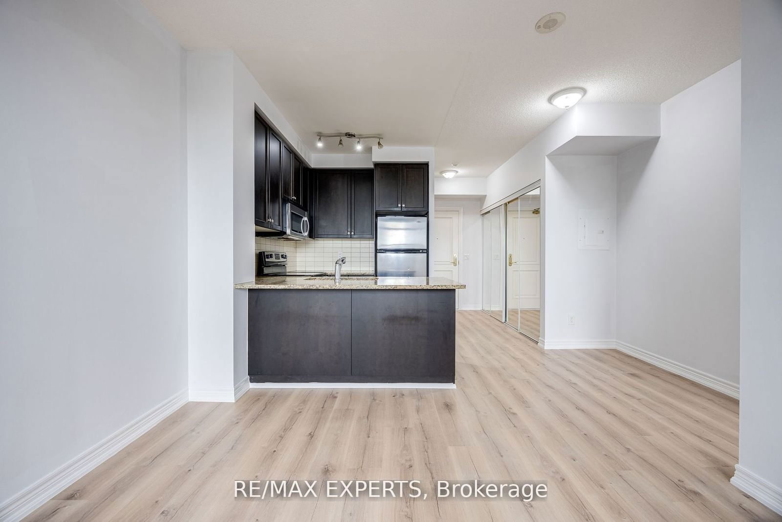 9245 Jane St, unit 414 for rent