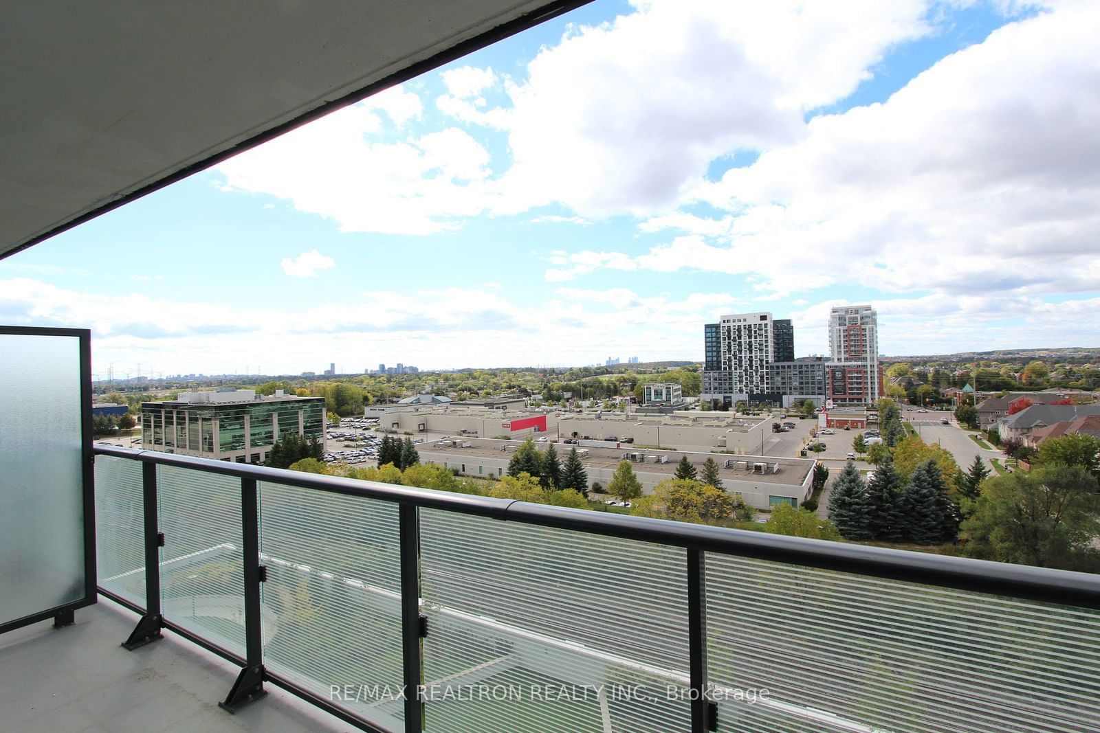 95 Oneida Cres, unit 801 for rent