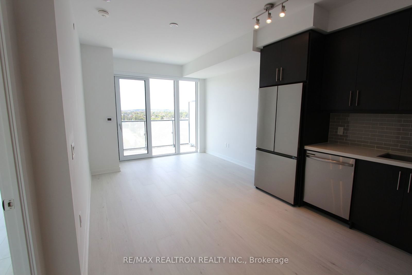 95 Oneida Cres, unit 801 for rent