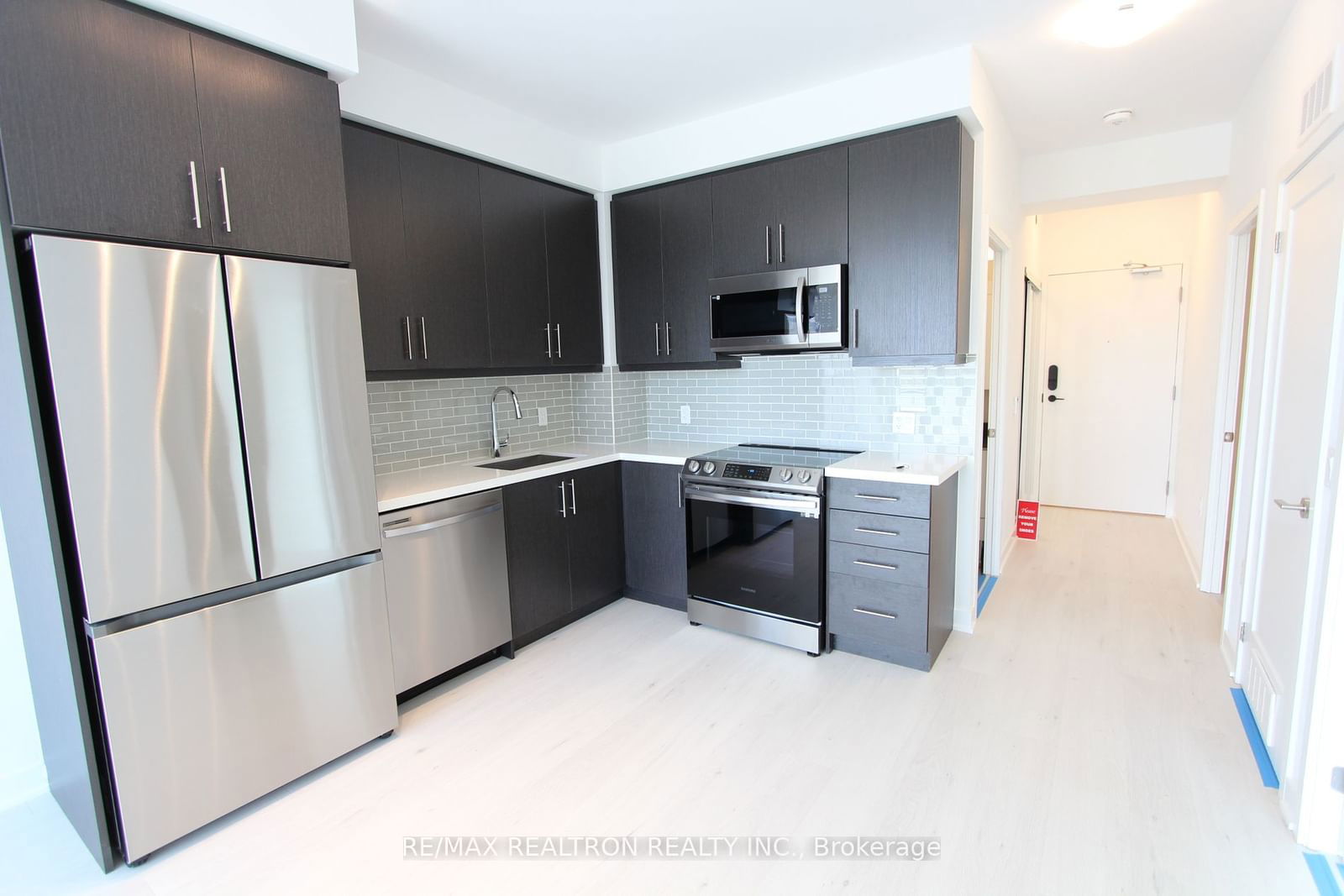 95 Oneida Cres, unit 801 for rent