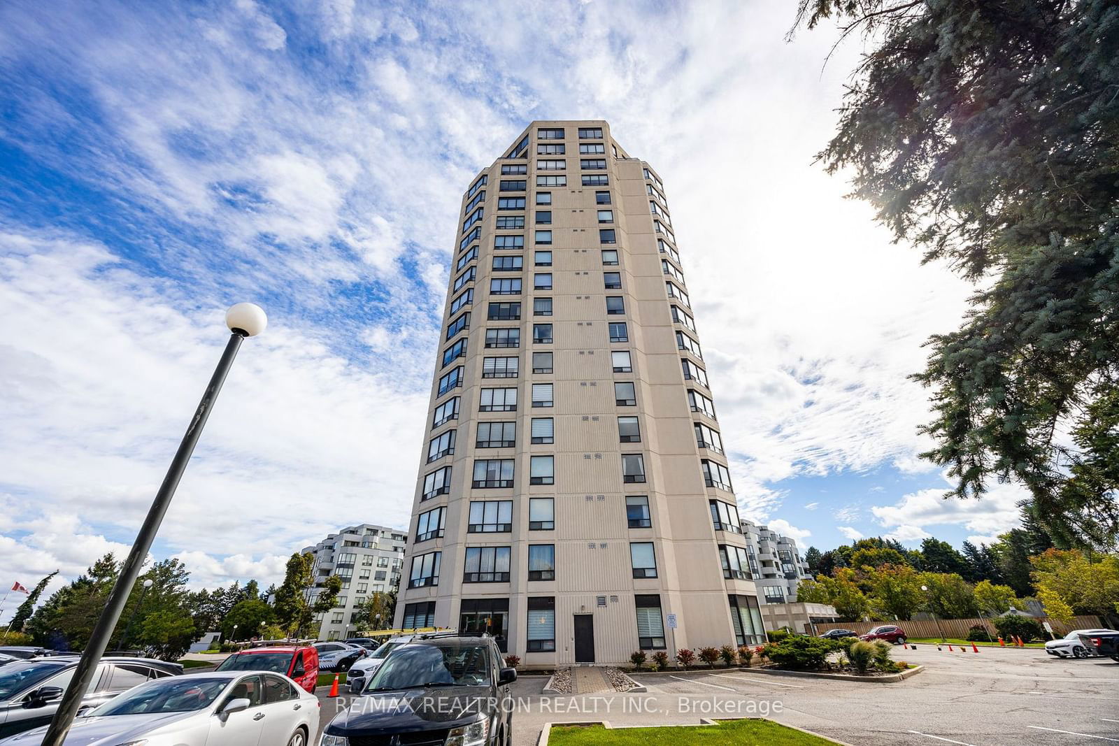 343 Clark Ave W, unit 502 for sale