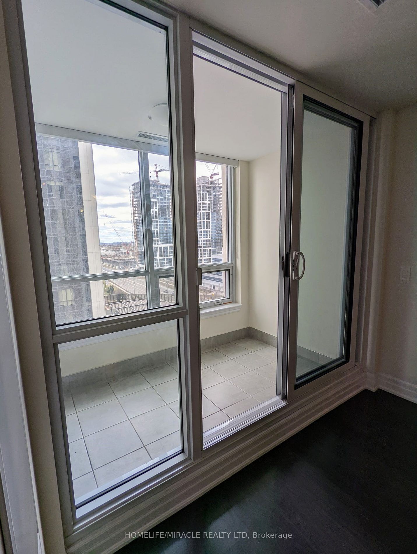 9085 Jane St, unit 1105 for rent