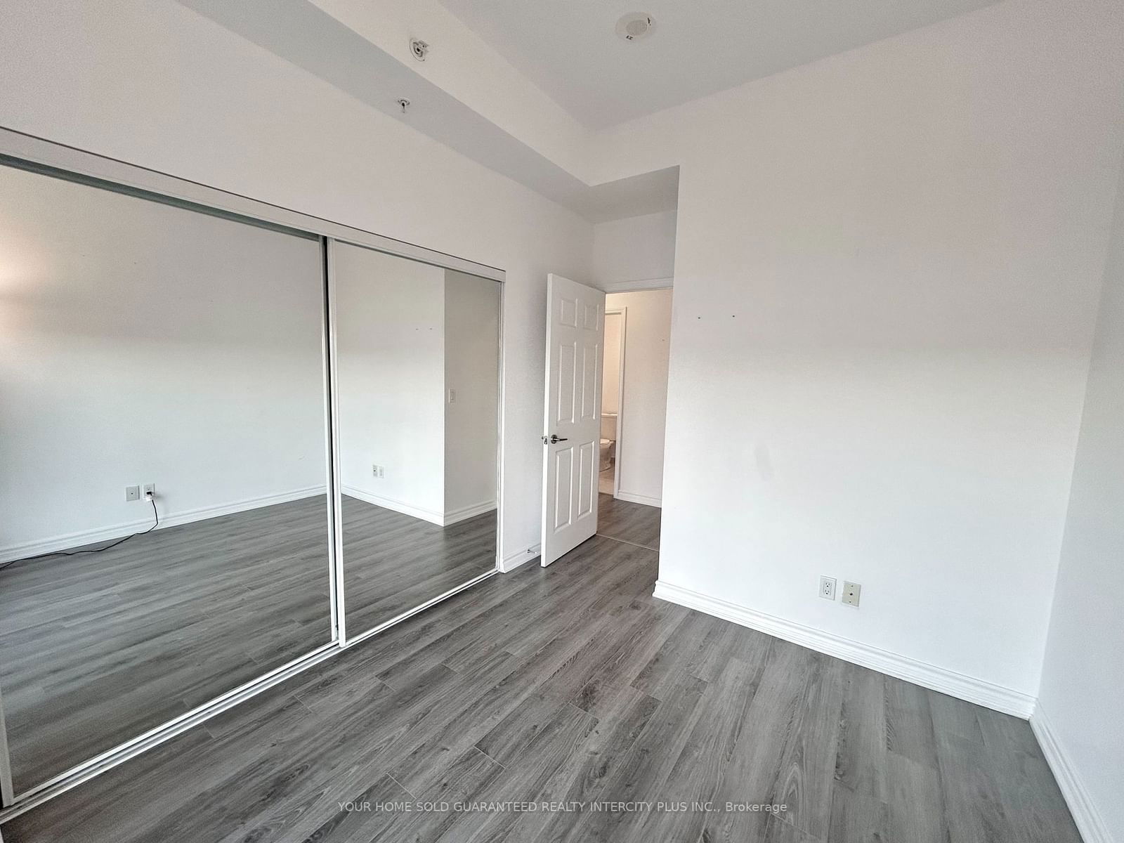 11611 Yonge St, unit 725 for rent