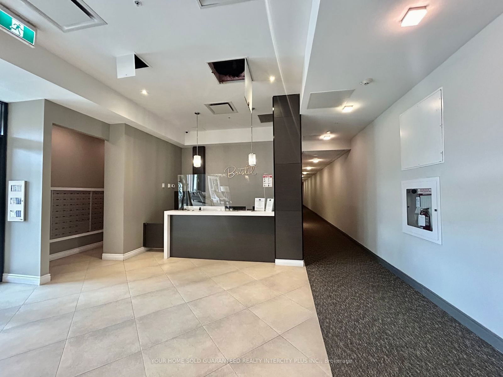 11611 Yonge St, unit 725 for rent