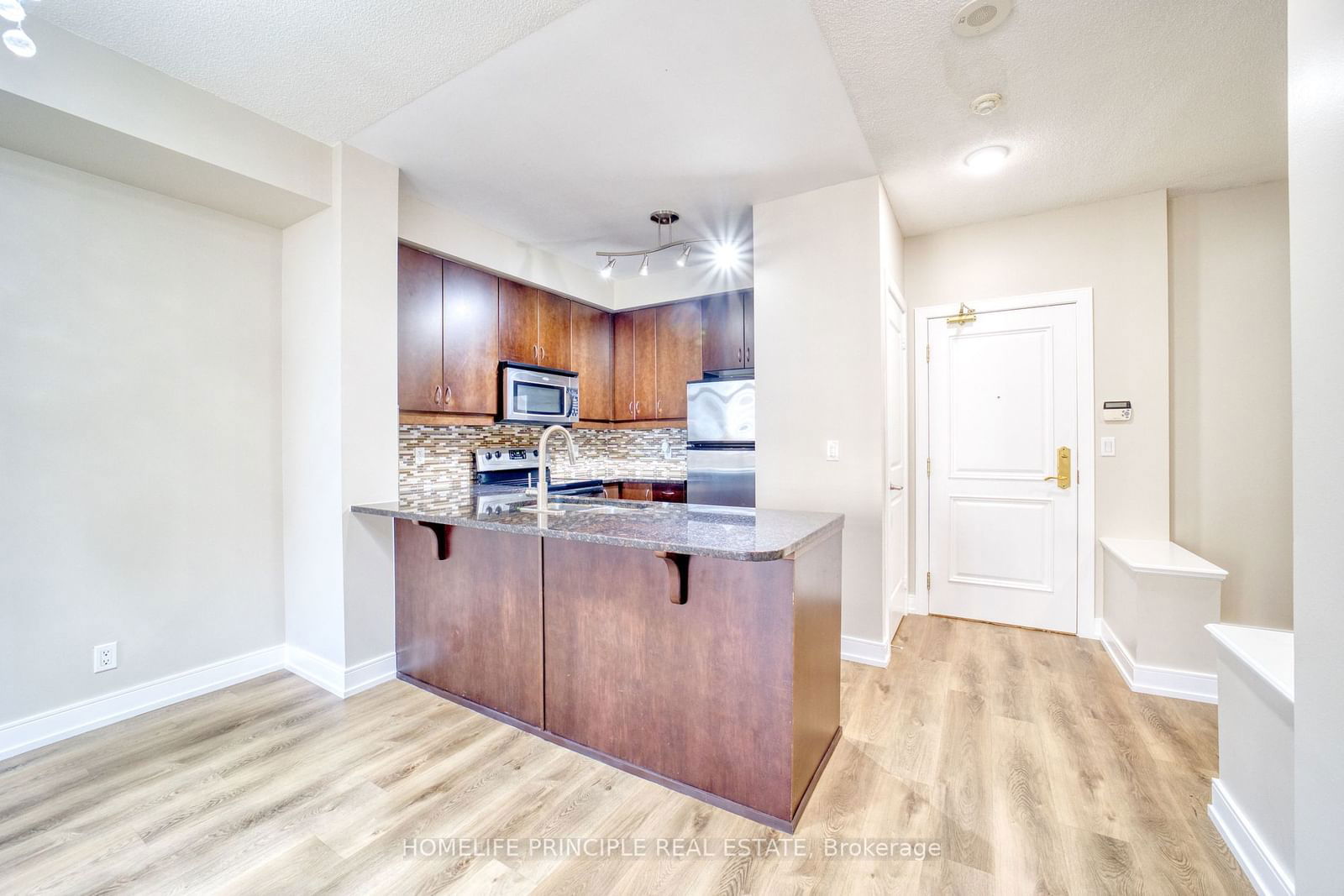 9225 Jane St, unit 906 for rent