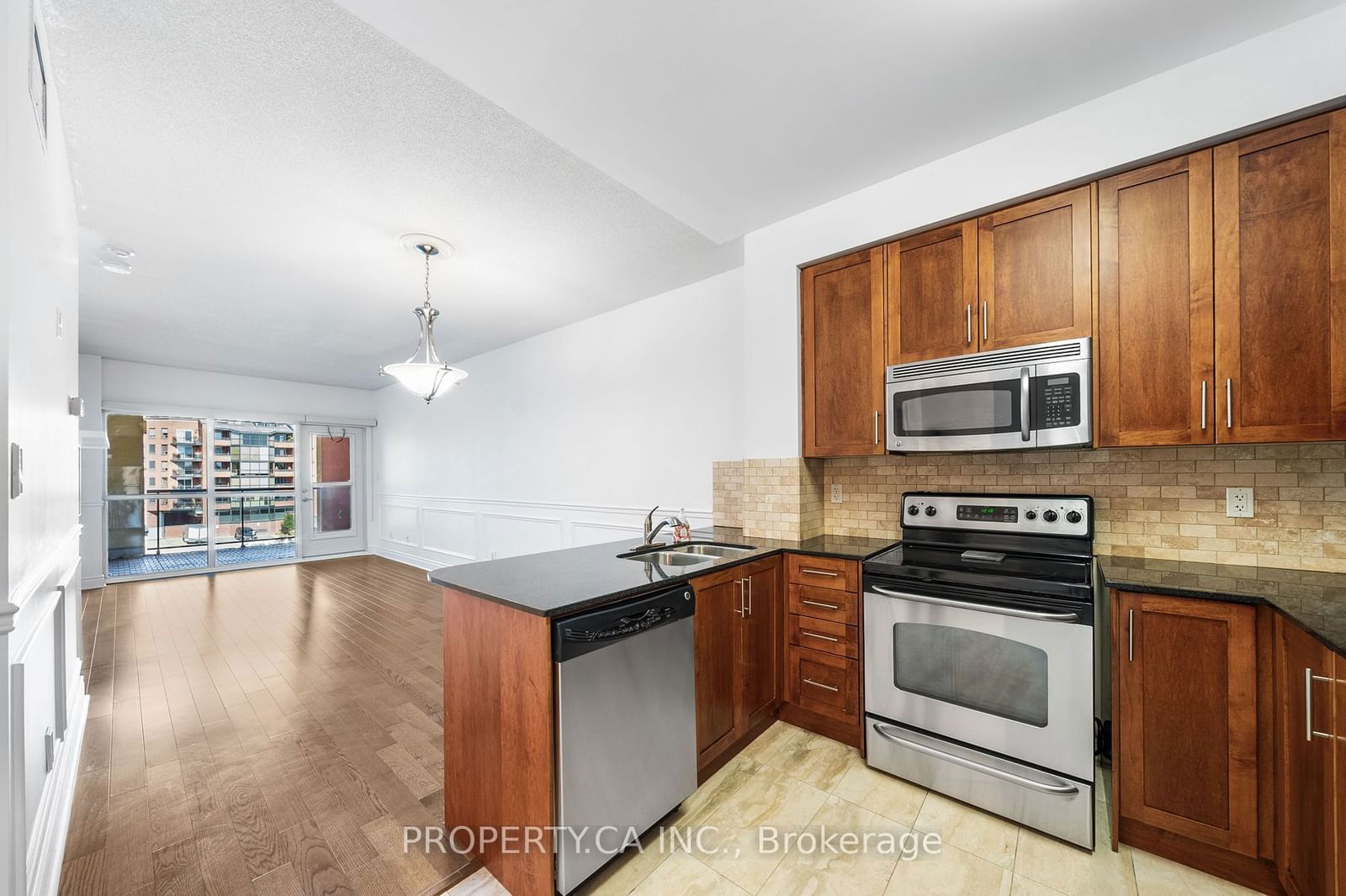 160 Woodbridge Ave, unit 401 for sale