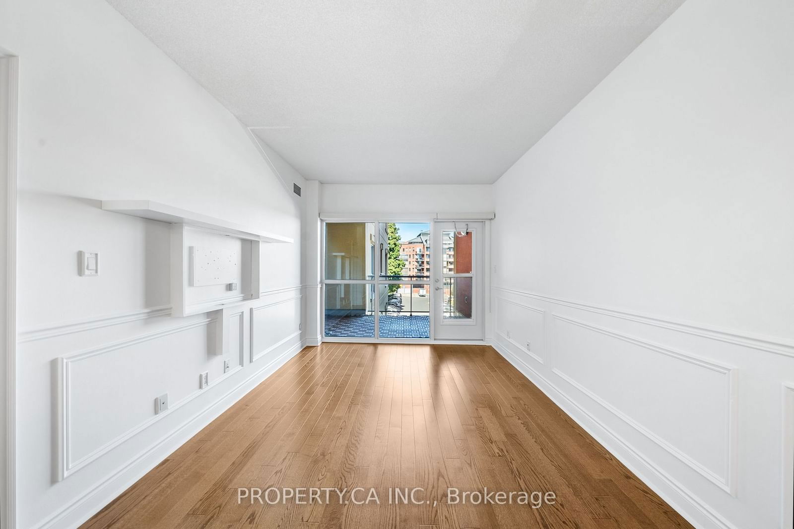 160 Woodbridge Ave, unit 401 for sale