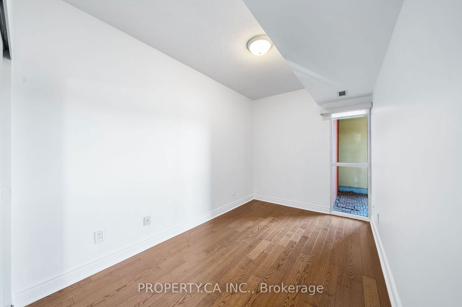 160 Woodbridge Ave, unit 401 for sale