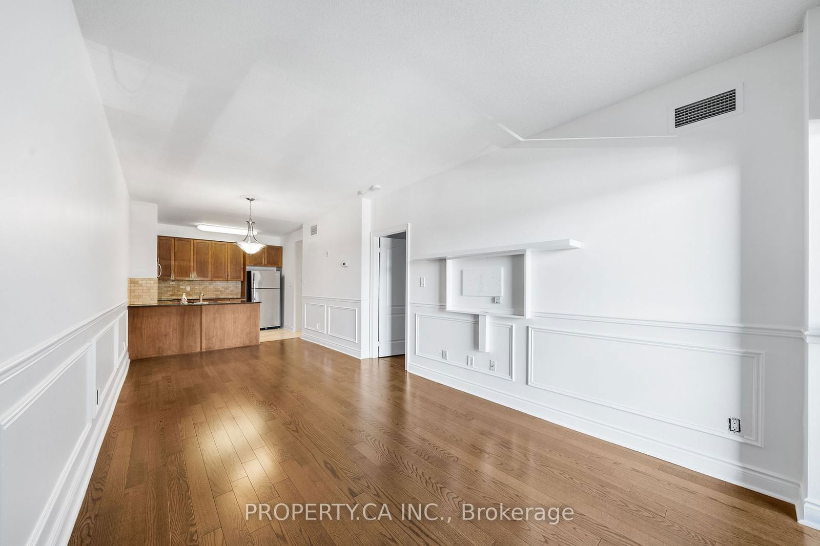 160 Woodbridge Ave, unit 401 for sale